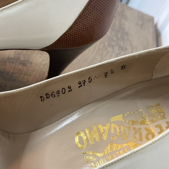 Vintage Salvatore Ferragamo White and Brown Leather Heels - Two tone - 7.5 - Picture 3 of 8